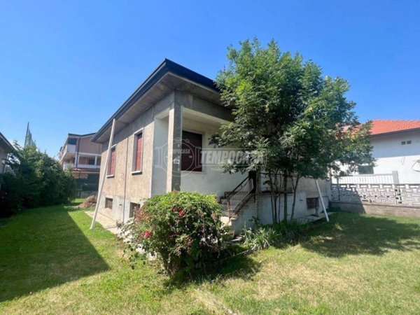 appartamento in vendita a Turate in zona Fagnana