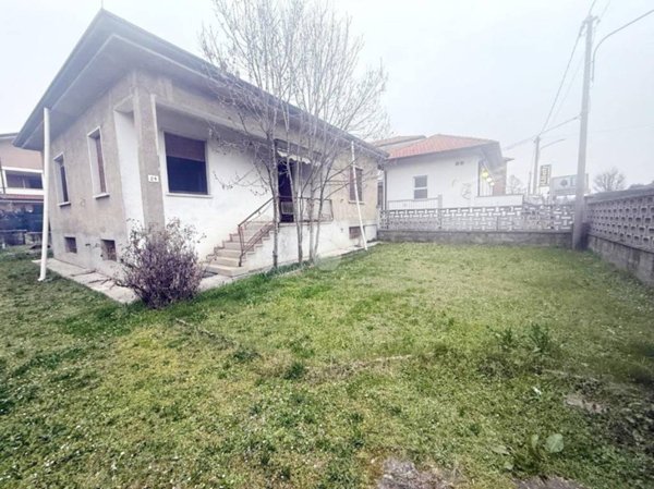 casa indipendente in vendita a Turate in zona Fagnana