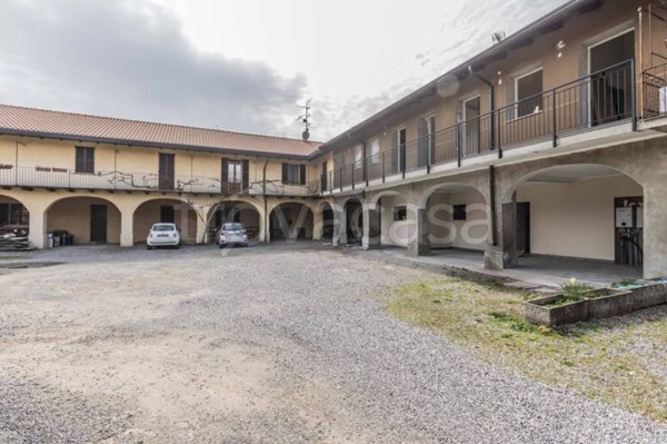 appartamento in vendita a Turate in zona Mascazza