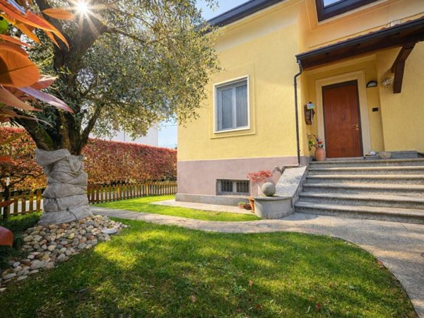 casa indipendente in vendita a Turate