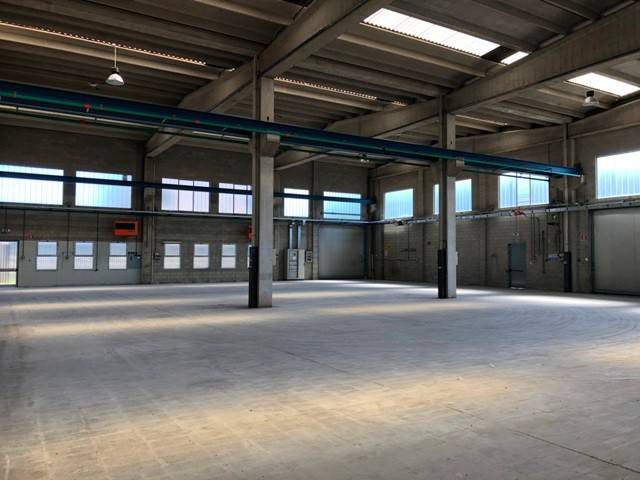 locale commerciale in vendita a Turate