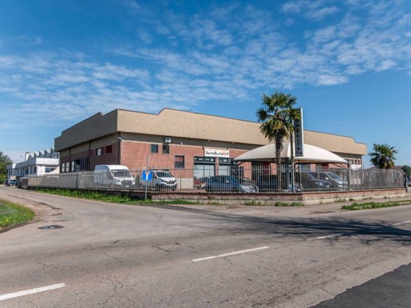 locale commerciale in vendita a Turate