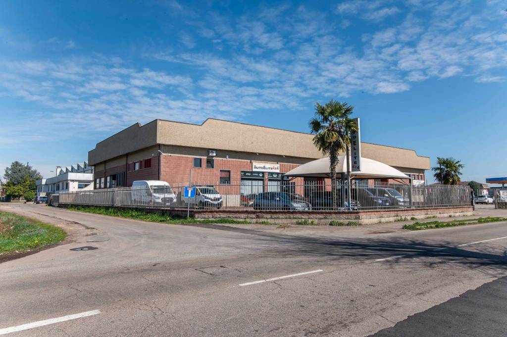 locale commerciale in vendita a Turate