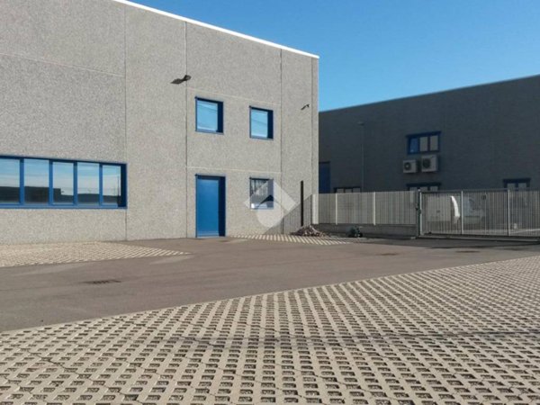 locale commerciale in vendita a Turate