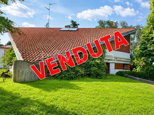 casa indipendente in vendita a Turate in zona Santa Maria