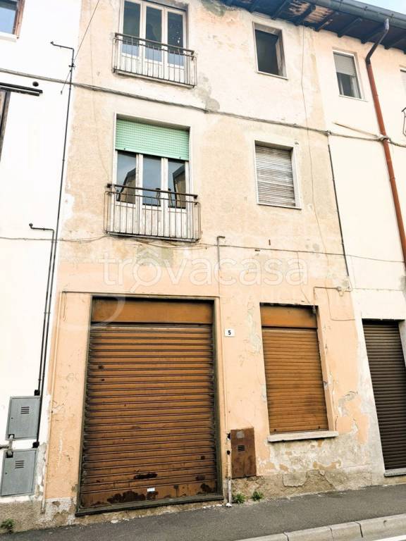 casa indipendente in vendita a Turate in zona Santa Maria