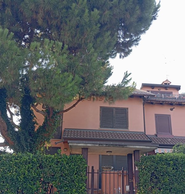 casa indipendente in vendita a Turate in zona Fagnana