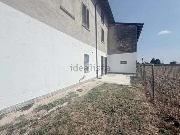 appartamento in vendita a Turate in zona Fagnana