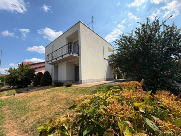 casa indipendente in vendita a Turate in zona Santa Maria