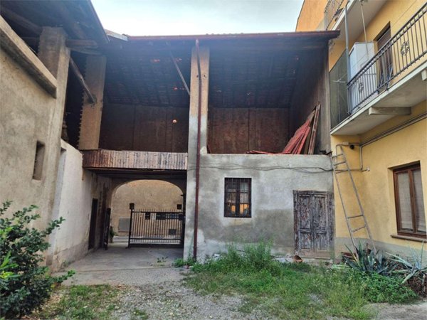 appartamento in vendita a Turate in zona Santa Maria