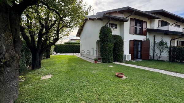 casa indipendente in vendita a Turate in zona Santa Maria