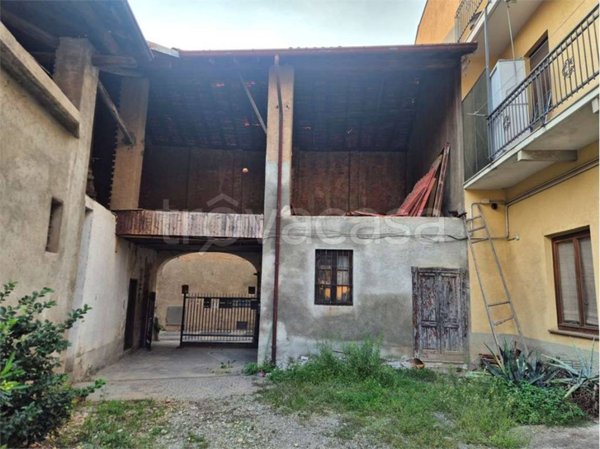 casa indipendente in vendita a Turate in zona Santa Maria