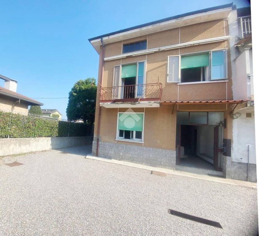 casa indipendente in vendita a Turate in zona Santa Maria