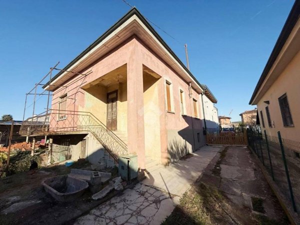 casa indipendente in vendita a Turate in zona Santa Maria