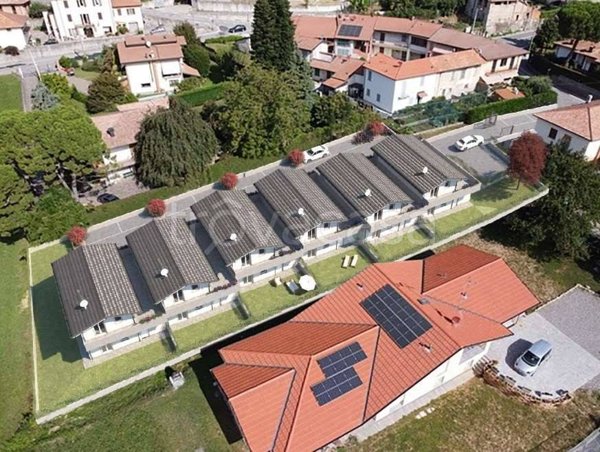 casa indipendente in vendita ad Uggiate-Trevano