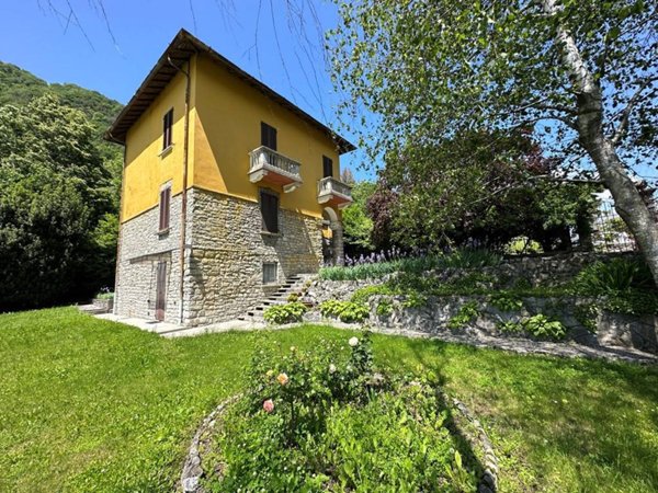 casa indipendente in vendita a Valbrona in zona Osigo
