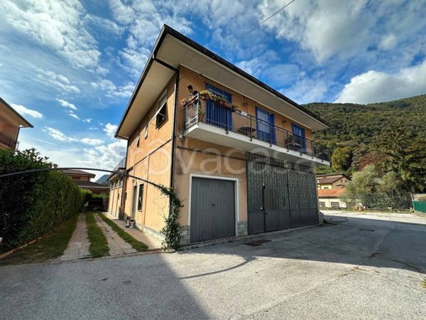 casa indipendente in vendita a Valbrona in zona Candalino