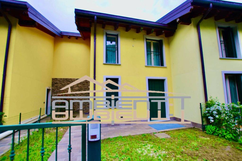 casa indipendente in vendita a Valbrona in zona Visino