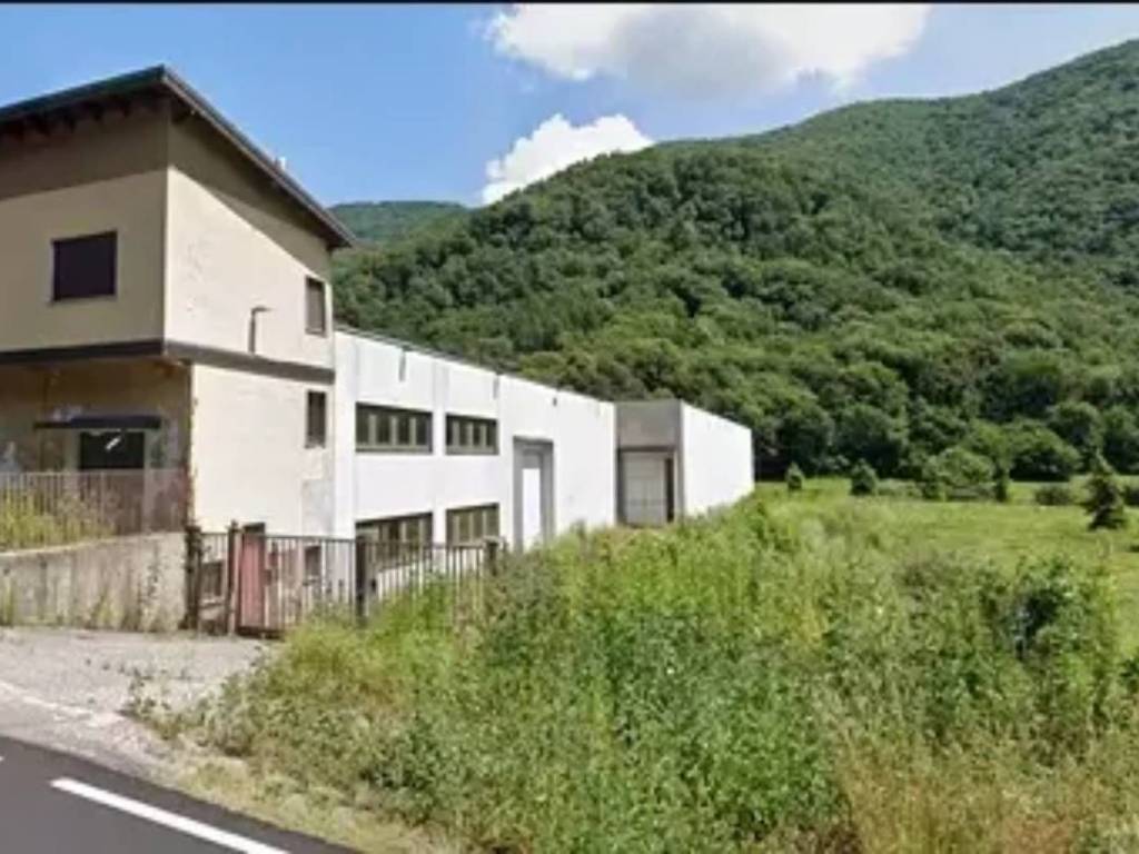 locale commerciale in vendita a Valbrona in zona Visino