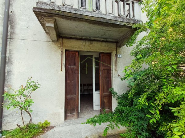 casa indipendente in vendita a Valbrona