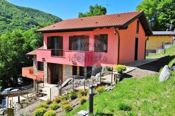 casa indipendente in vendita a Valbrona