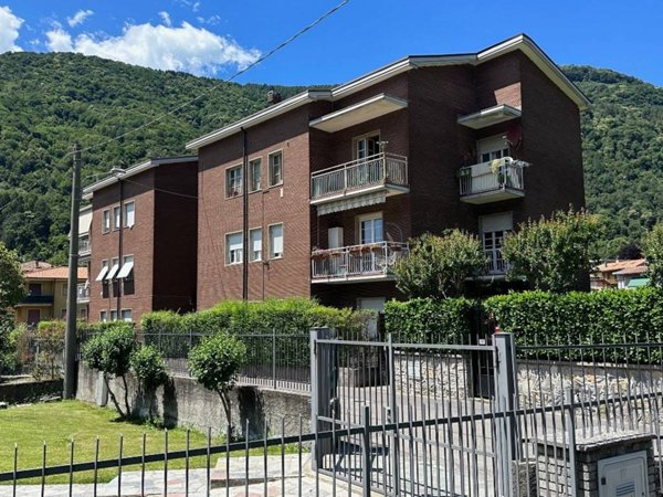 appartamento in vendita a Valbrona in zona Osigo