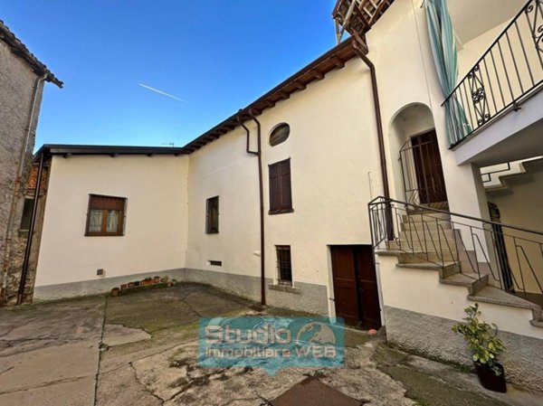 casa indipendente in vendita a Valbrona in zona Visino