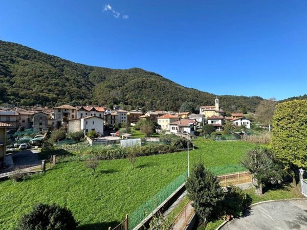 appartamento in vendita a Valbrona in zona Osigo