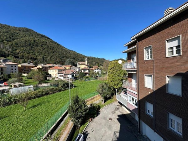 appartamento in vendita a Valbrona in zona Osigo