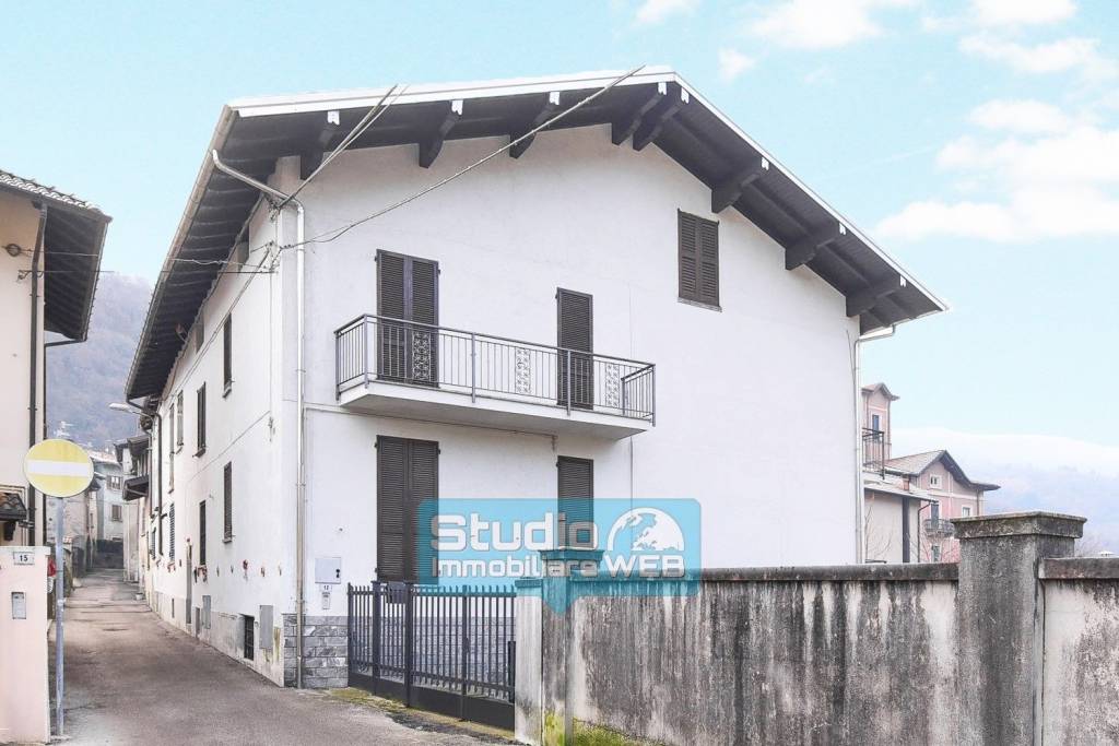 casa indipendente in vendita a Valbrona in zona Osigo