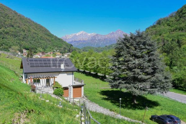 casa indipendente in vendita a Valbrona in zona Visino