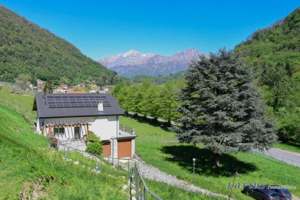 casa indipendente in vendita a Valbrona in zona Visino