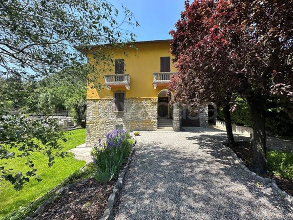 casa indipendente in vendita a Valbrona in zona Visino