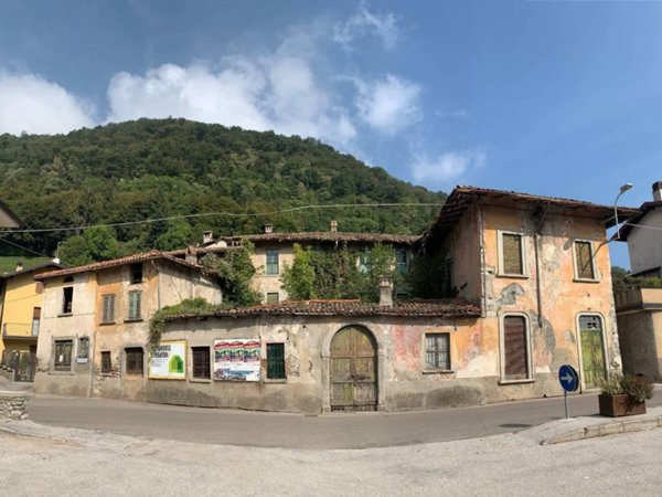 casa indipendente in vendita a Valbrona