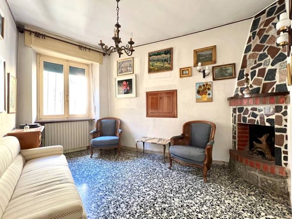 casa indipendente in vendita a Valbrona in zona Maisano