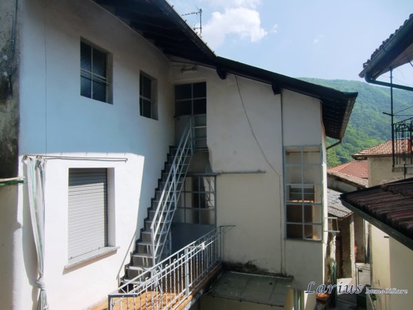 casa semindipendente in vendita a Valbrona in zona Visino