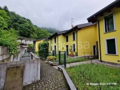 casa indipendente in vendita a Valbrona