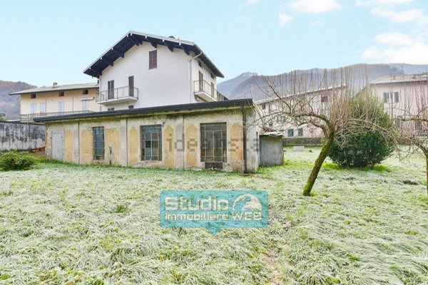 casa indipendente in vendita a Valbrona in zona Candalino