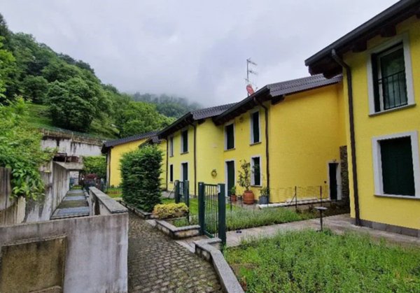 casa indipendente in vendita a Valbrona in zona Visino
