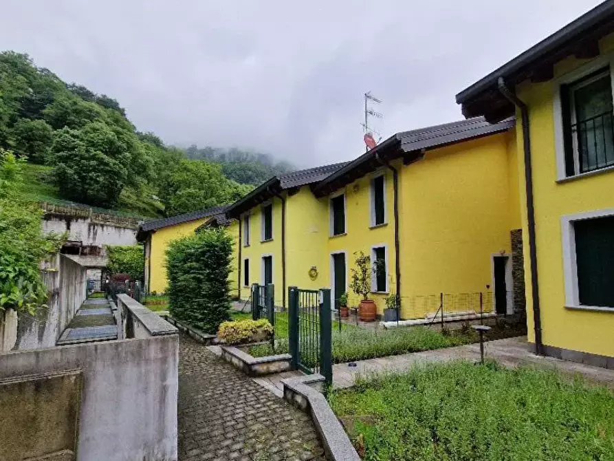 casa indipendente in vendita a Valbrona in zona Visino