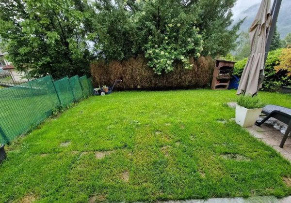 casa indipendente in vendita a Valbrona in zona Visino