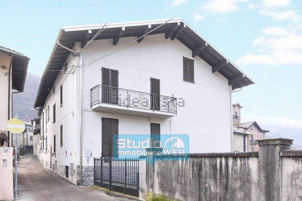 casa indipendente in vendita a Valbrona in zona Candalino