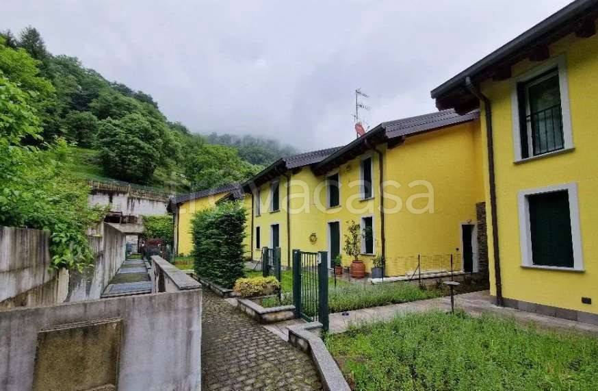 casa indipendente in vendita a Valbrona in zona Osigo