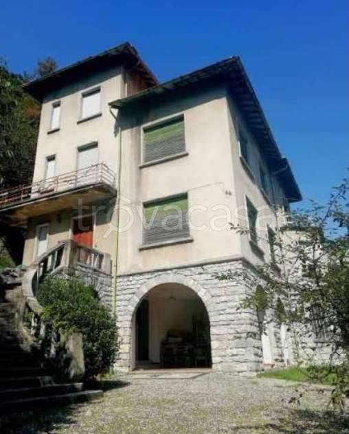 casa indipendente in vendita a Valbrona in zona Visino