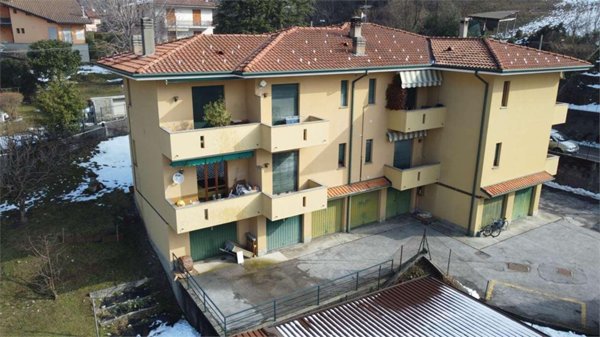 appartamento in vendita a Valbrona in zona Osigo