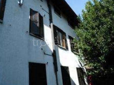 appartamento in vendita a Valbrona in zona Osigo
