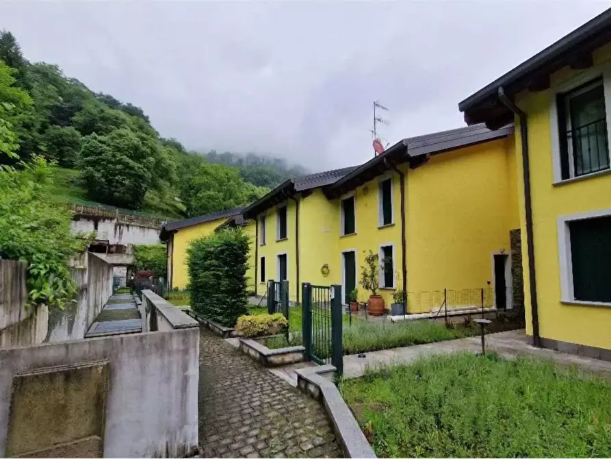 casa indipendente in vendita a Valbrona in zona Visino