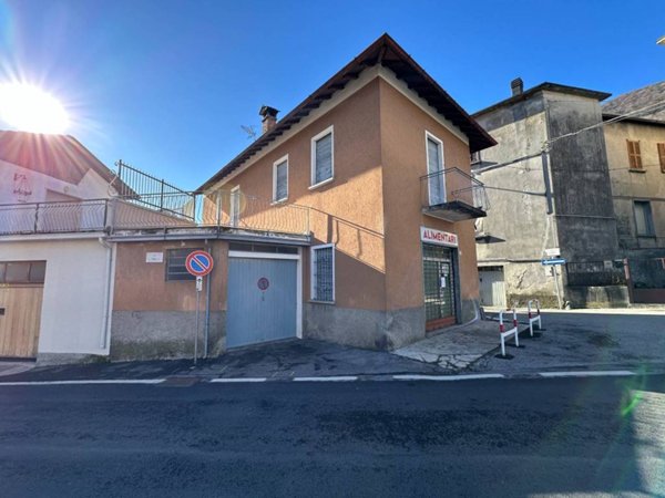 casa indipendente in vendita a Valbrona in zona Osigo