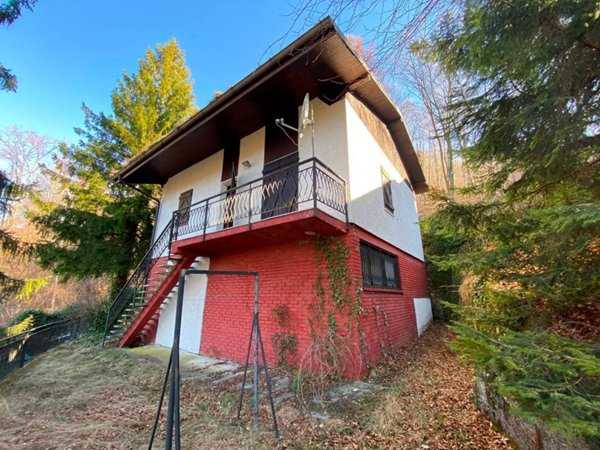 casa indipendente in vendita a Valbrona