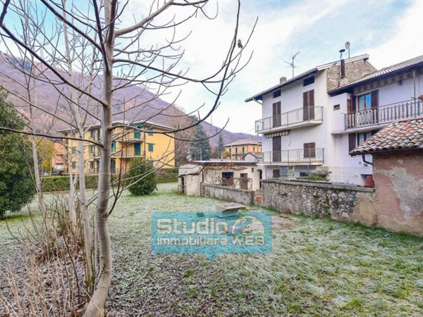 casa indipendente in vendita a Valbrona in zona Osigo